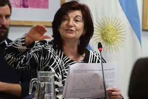 Reducción de la jornada laboral: para la ministra Kelly Olmos, “la UIA intenta justificar la esclavitud”