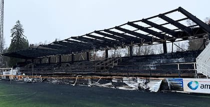 Reducida a cenizas: así quedó la tribuna del Haka Valkeakoski
