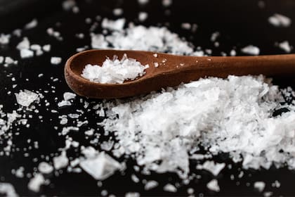 Reducir al menos una cucharada de sal de nuestras comidas, podría tener un impacto positivo en el cuerpo