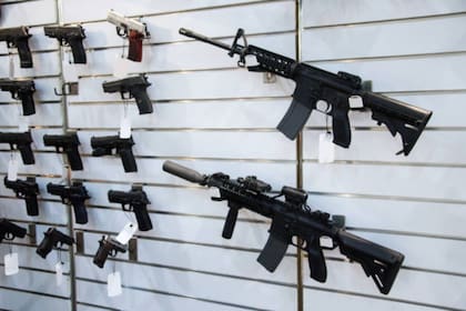 redujo de 21 a 18 años la edad mínima para comprar un arma de fuego