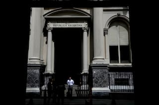 REENVÍO-Banco central de Argentina interviene y compra casi 10.000 mln dlr en 2026