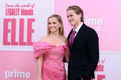 Reese comparte a Deacon con su exmarido, Ryan Phillippe, con quien estuvo casada desde 1999 hasta 2007; la expareja también tiene una hija llamada Ava, de 26 años