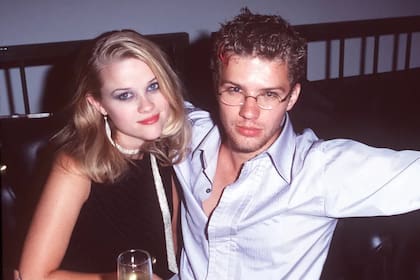 Reese conoció al actor Ryan Phillippe cuando tenía 21 años, y se casaron en junio de 1999