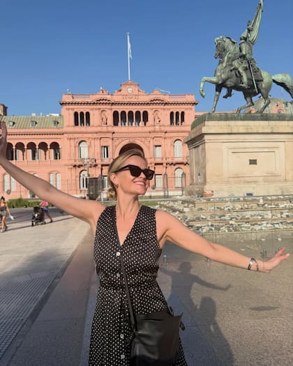 Reese de visita en la Plaza de Mayo