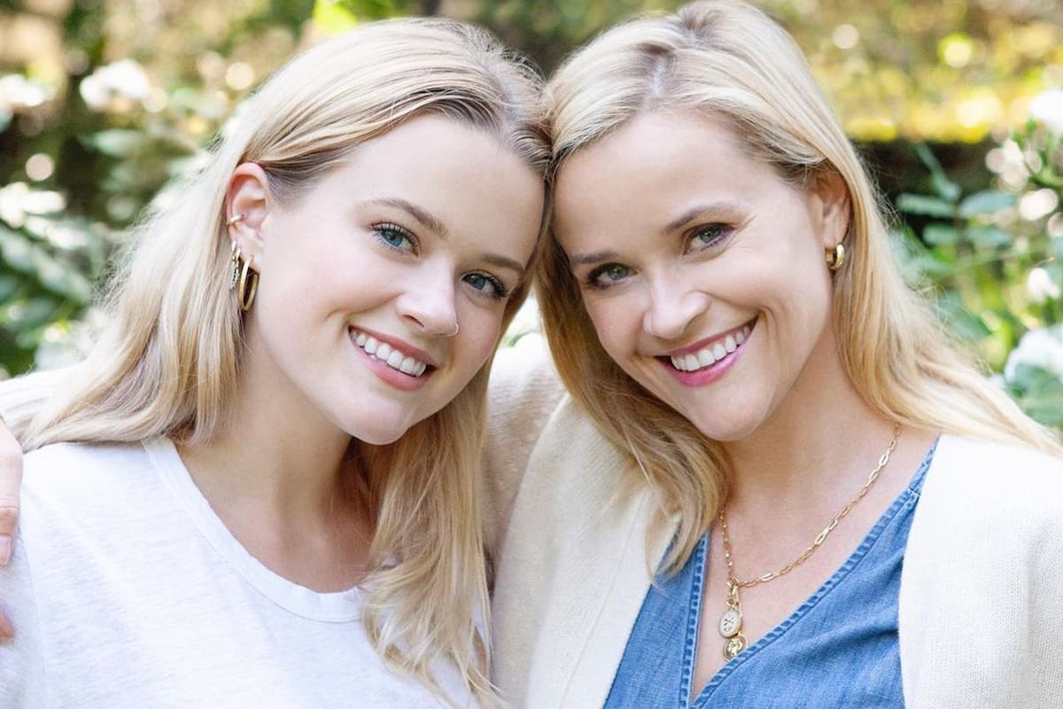 Reese Witherspoon (der.) y Ava Phillippe son uno de los casos de celebridades con hijos que lucen como copias casi idénticas