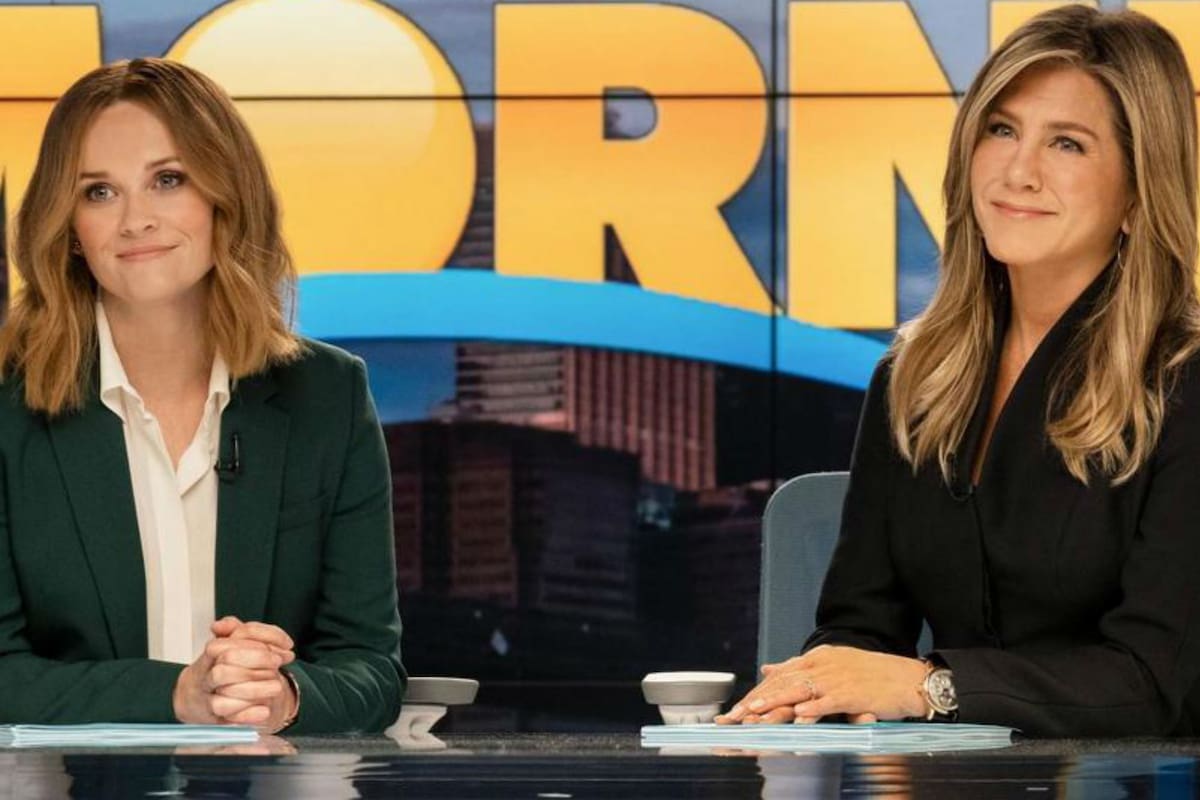Reese Witherspoon y Jennifer Aniston en The Morning, serie que se mete detrás del mundo de las noticias matutinas, y cuyos primeros cuatro episodios ya se pueden ver por Apple TV+