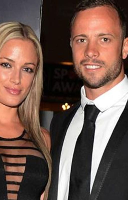 Oscar Pistorius junto a su novia, la modelo Reeva Stenkamp