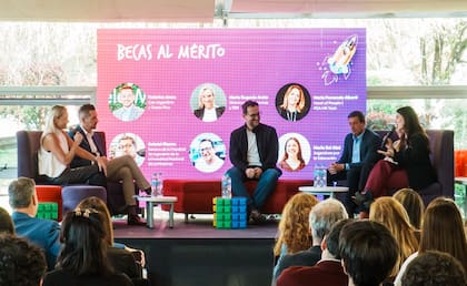 Referentes vinculados con la educación, la tecnología, la innovación y el desarrollo del talento compartieron sus experiencias con los jóvenes y sus familias.