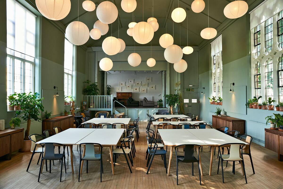 Refettorio Felix: una cocina comunitaria y comedor en el Centro St. Cuthbert's de Londres, que provee comida para personas viviendo en situación de vulnerabilidad.