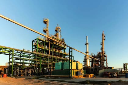 Refi Pampa cuenta con plantas dedicadas a logística y almacenamiento, incluyendo la Planta de Almacenamiento Junín, con capacidad de 3.283 m³ para el abastecimiento de combustibles líquidos