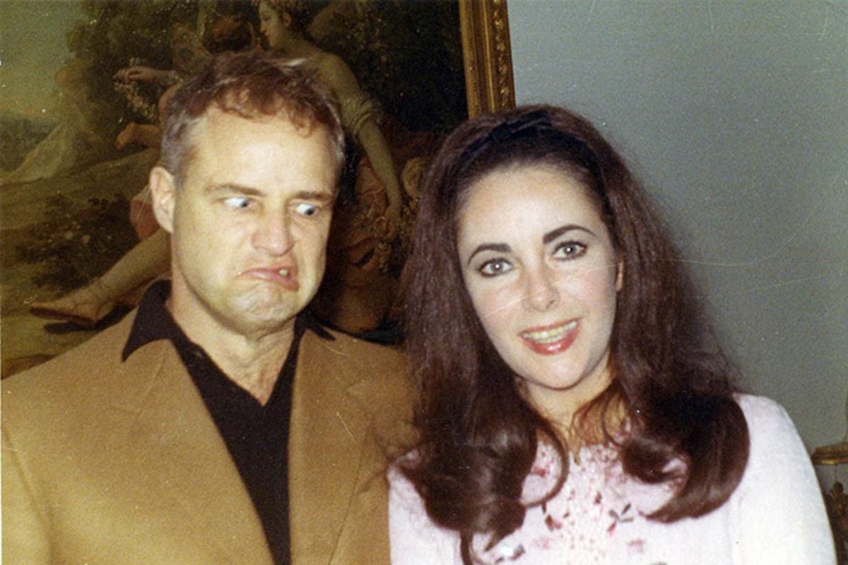 Reflejos en tus ojos dorados: una novela escandalosa, el gesto de Marlon Brando que hizo dudar a Elizabeth Taylor y el experimento que terminó en conflicto