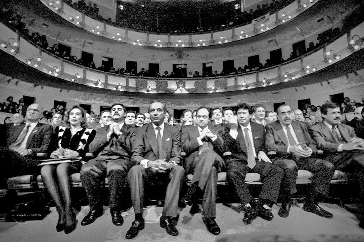 Reforma de la Constitución Nacional de 1994. Ceremonia de Inauguración de la Asamblea Constituyente en el Teatro Tres de Febrero de Paraná, Entre Ríos, el 25 de Mayo de 1994.