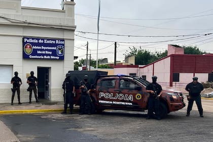 Reforzaron la custodia en la comisaría de Ibicuy, donde están alojados el piloto narco y la mujer que lo acompañaba
