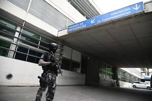 Reforzaron la seguridad en el Hospital de Emergencias de la ciudad de Rosario, donde son atendidos los heridos de la balacera en un barrio