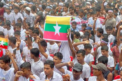 Refugiados rohinyas en Bangladesh conmemoran aniversario del éxodo de Myanmar al inicio de cumbre