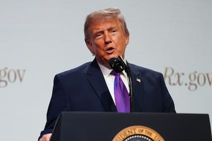 Refugiados y sobrevivientes de trata de personas perderán el beneficio a raíz de la ley firmada por el presidente Donald Trump
