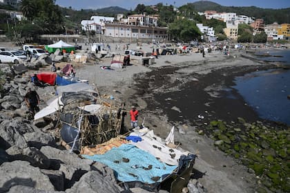 Refugios provisionales construidos por los migrantes en Ceuta