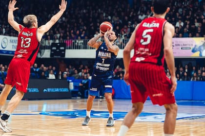 Regatas Corrientes le ganó el clásico a San Martín y está en cuartos de final