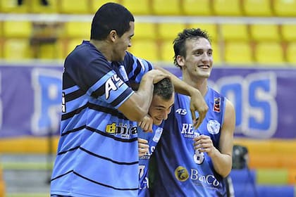 Regatas festejó con un agónico triple de Arengo