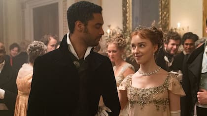 Regé-Jean Page como Simon Basset, el Duque de Hastings, en Bridgerton
