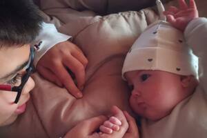 Regina, junto a su amado hermano Tobías.