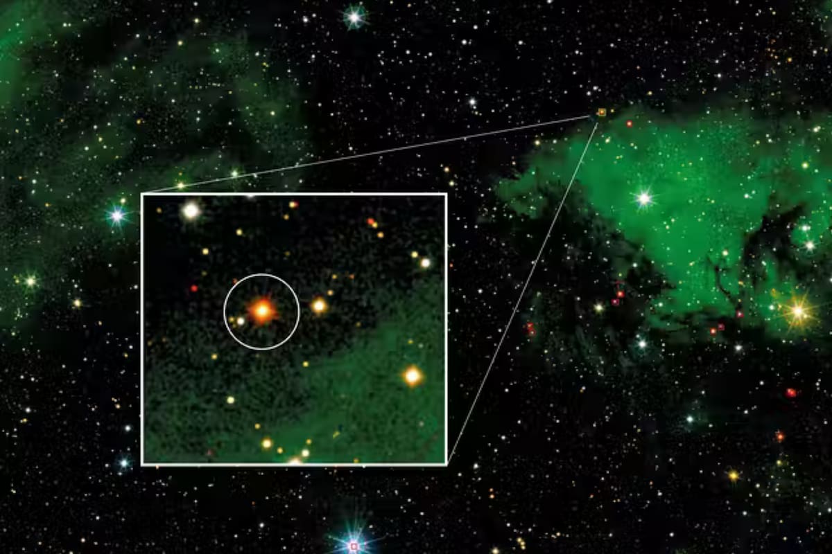 Región de Cygnus-X en las cercanías de la asociación Cygnus OB2. 2MASS J20395358+4222505 es la estrella enmarcada por encima de la nube de gas ionizado (en verde en la imagen) y que se puede ver en la imagen ampliada