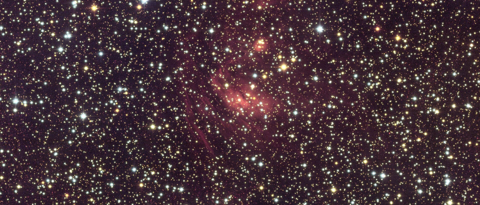 Vista detallada del centro de la galaxia captada por Euclid, con millones de estrellas y regiones de gas y polvo interestelar