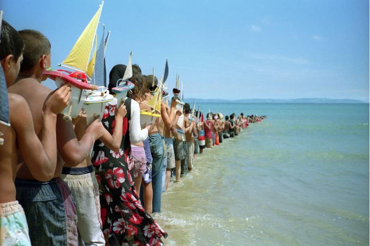 Registro de la obra No cruzarás el puente antes de llegar al río (2008), realizada con niños en el Estrecho de Gibraltar