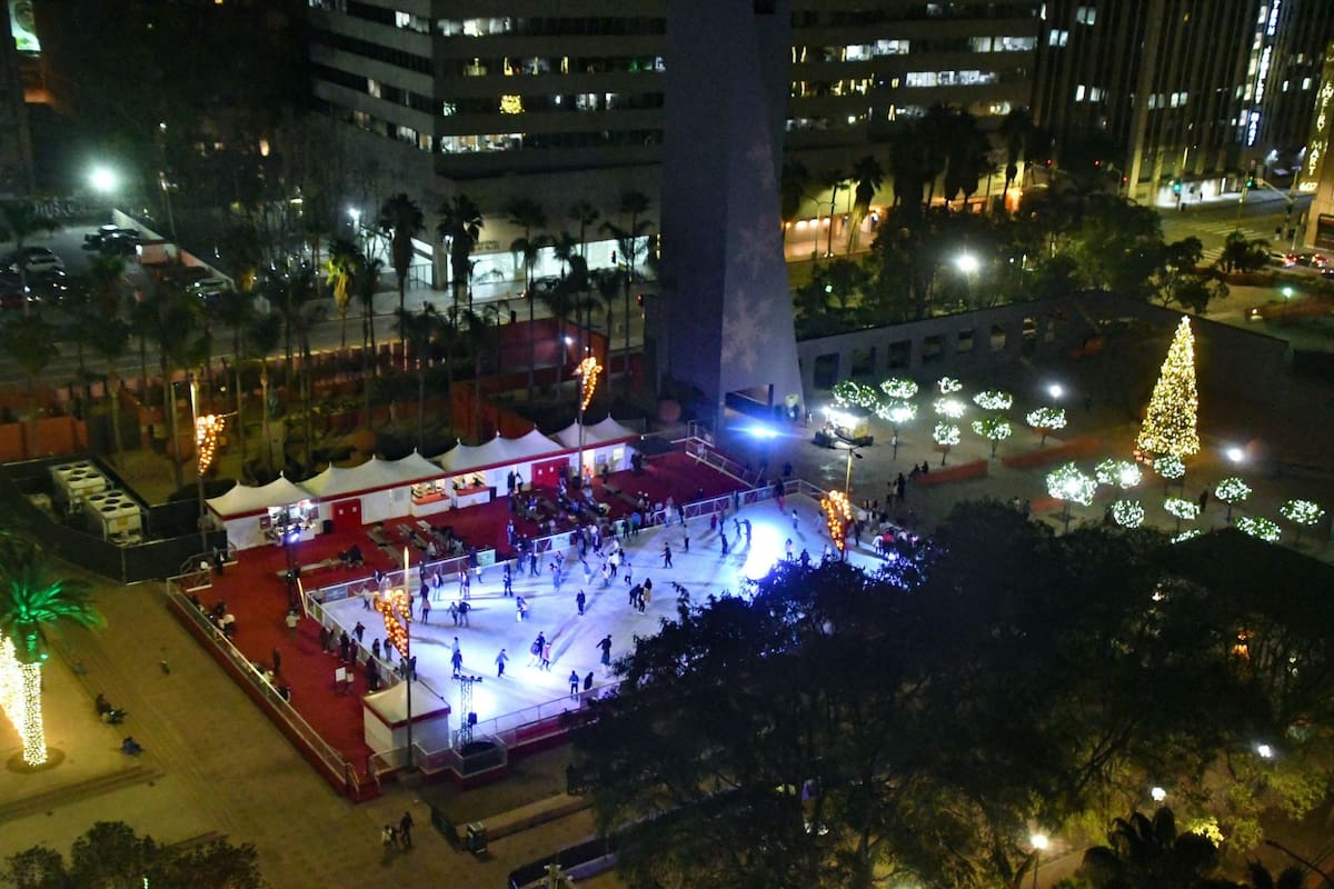 Regresa la pista de hielo al centro de Los Ángeles (FB HolidayIceRinkDTLA)