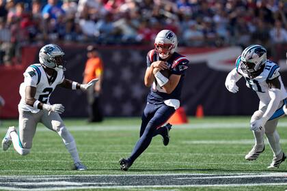 Regreso de despeje de 87 yardas de Marcus Jones impulsa victoria 42-13 de Patriots ante Panthers