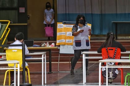 Regreso de los chicos de séptimo grado en la escuela Niñas de Ayohuma
