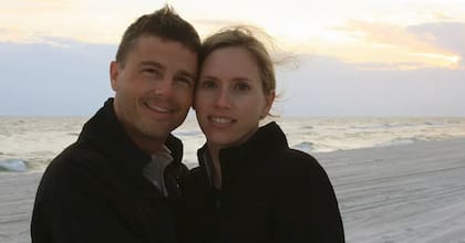 Reid Wiseman junto a su esposa Carroll Tylor