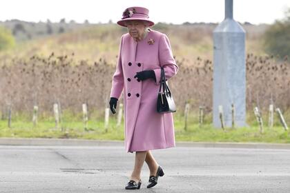 La monarca de 94 años cumplió su primer compromiso oficial importante desde el comienzo de las restricciones por la pandemia en marzo pasado