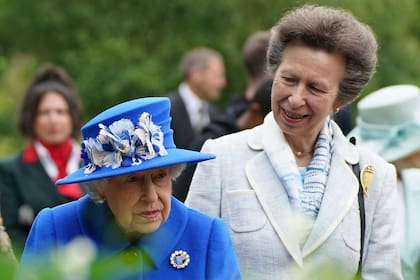 La princesa Ana acompaña a la reina Isabel, en junio de 2021