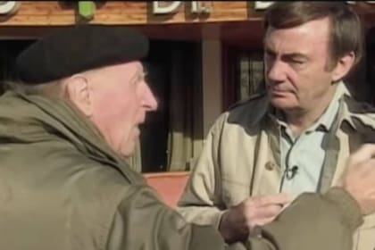 Reinhard Kopps se defiende tibiamente ante las preguntas del periodista de ABC, Sam Donaldson
