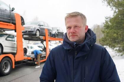 Reinis Poznaks, fundador de la OMG Twitter Convoy, tuvo la idea de enviar los autos a Ucrania