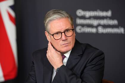 Reino Unido endurecerá reglas de inmigración ante descontento sobre "fronteras abiertas"