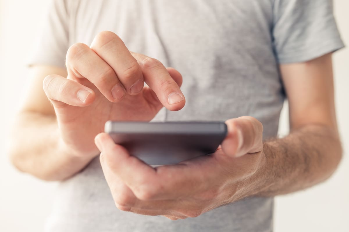 Reino Unido quiere que Apple y Google bloqueen a nivel de sistema operativo las imágenes de desnudos