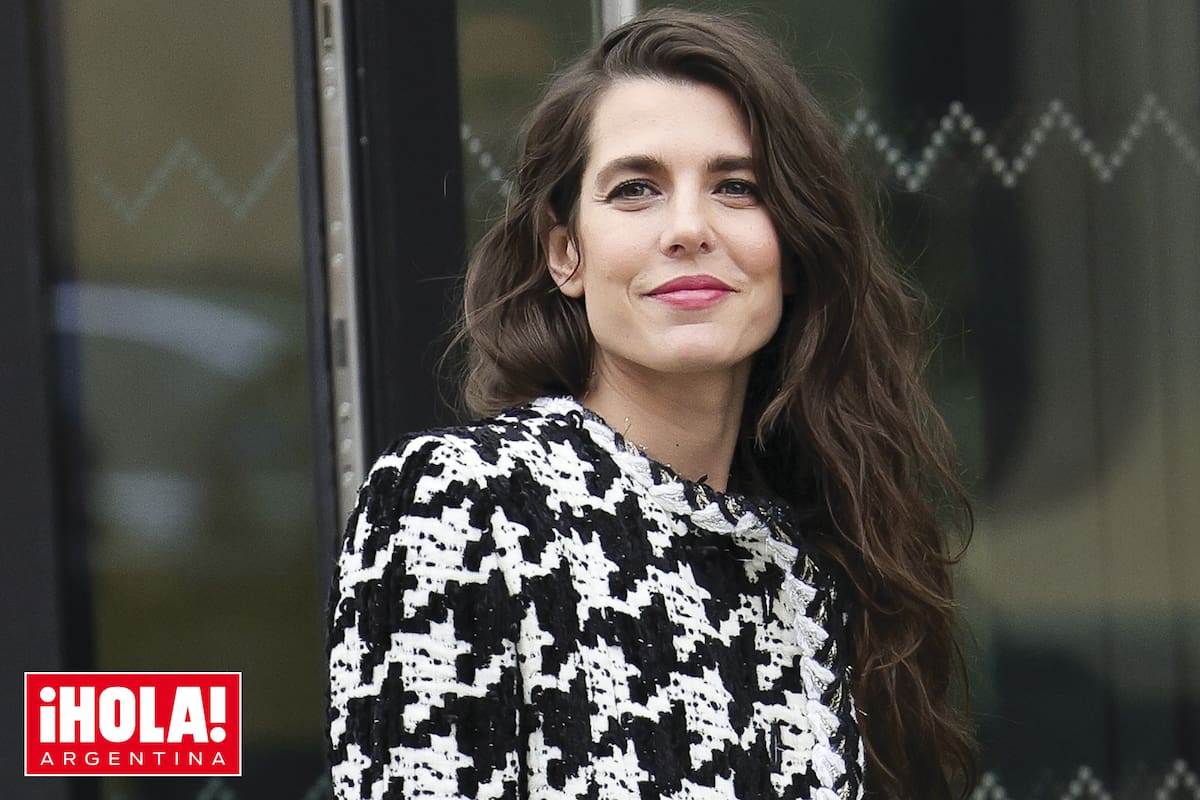 Relajada y con una leve sonrisa. Así han captado los fotógrafos a Charlotte en sus últimas apariciones públicas, la mayoría de ellas en el marco de los Fashion Week de París.