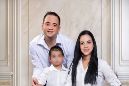 Relató que en su última cita le colocaron un grillete y la derivaron a un programa que le exigía abandonar EE.UU. en 90 días