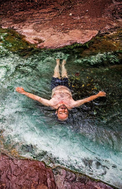 Relax en las Termas del río Jordan, pozones naturales camino al PN Calilegua en Jujuy.