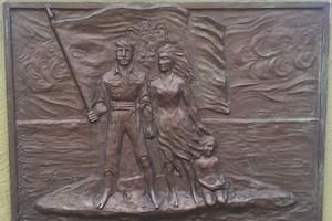 Relieve en el monumento a Ramón Arnaud en la localidad de Orizaba, donde nació