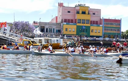 Remada en el Riachuelo