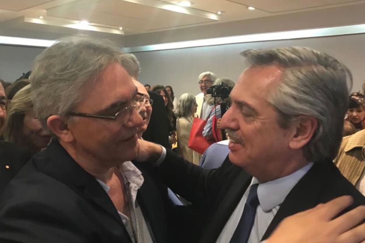 Remo Carlotto y Alberto Fernández al ser nombrado representante especial para Asuntos de Derechos Humanos en el
Ámbito Internacional en