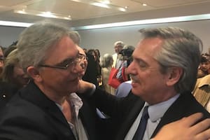 Remo Carlotto y Alberto Fernández al ser nombrado representante especial para Asuntos de Derechos Humanos en el
Ámbito Internacional en