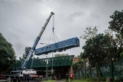 Remoción de los vagones del tren San Martín tras la colisión del 10 de mayo