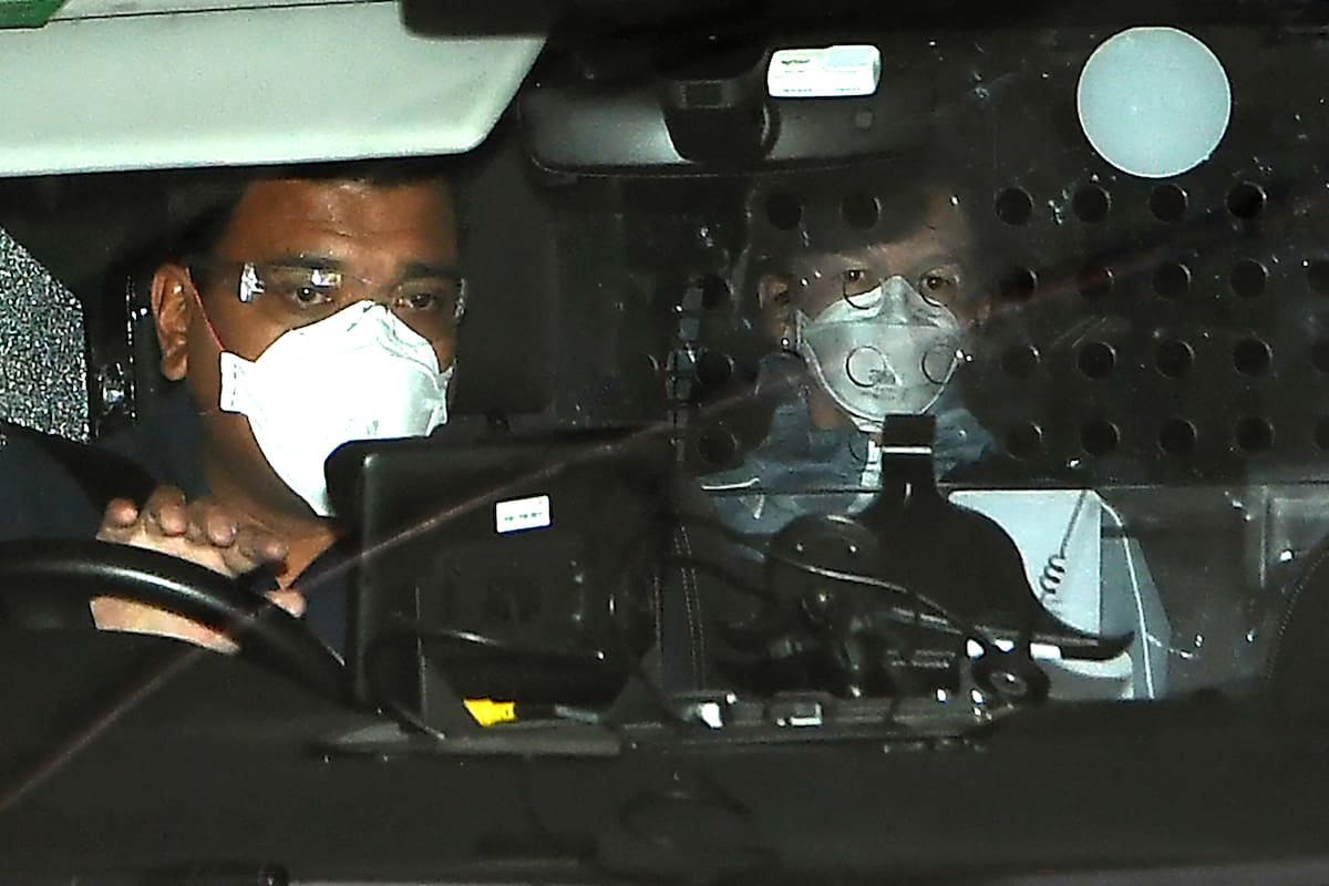 Renata Voracova salió del centro de aislamiento de inmigrantes del hotel Park en Melbourne y fue llevada al aeropuerto este sábado