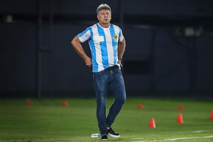 Renato Gaúcho, DT de Gremio, con la camiseta "10" de la Argentina y su homenaje a Maradona
