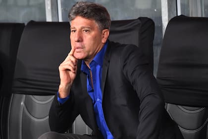 Renato Gaúcho, técnico de Gremio, protestó por el VAR