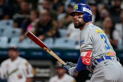 Renato Nuñez compite por el premio al Más Valioso de la temporada regular en Venezuela.